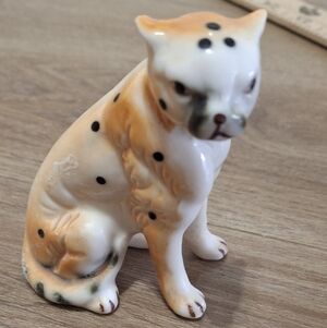 Porcelain or Bone China  -  Leopard  -  Realistic Figurine.
